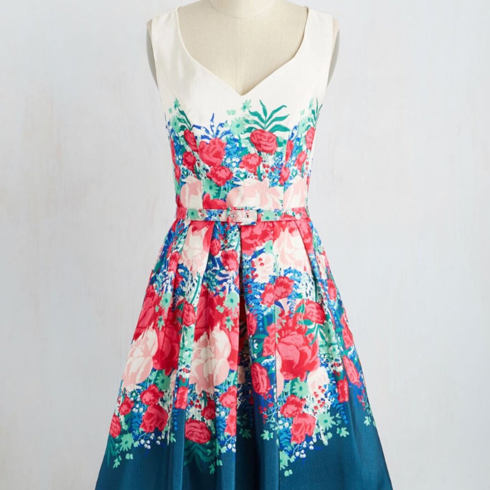 New Flatters All Expectations Dress in S